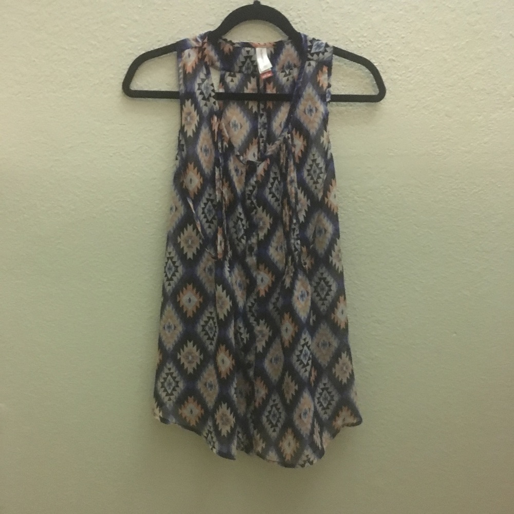 Long, Flowy, Patterned, Button down Blouse - Picture 4 of 5