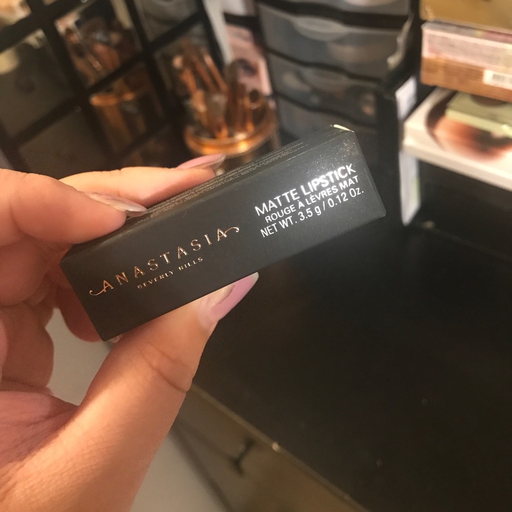 Anastasia Beverly Hills matte lipstick dread