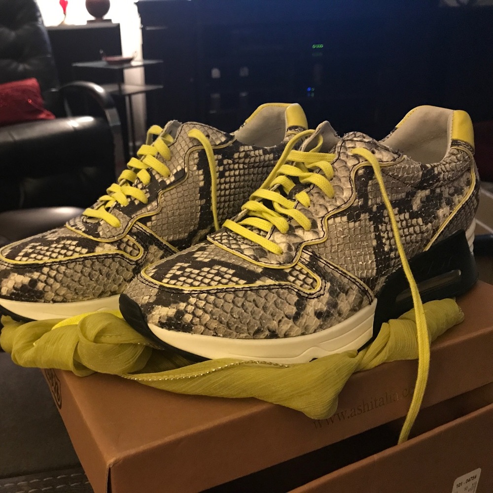 Gorg Athletic Shoes, Never Worn