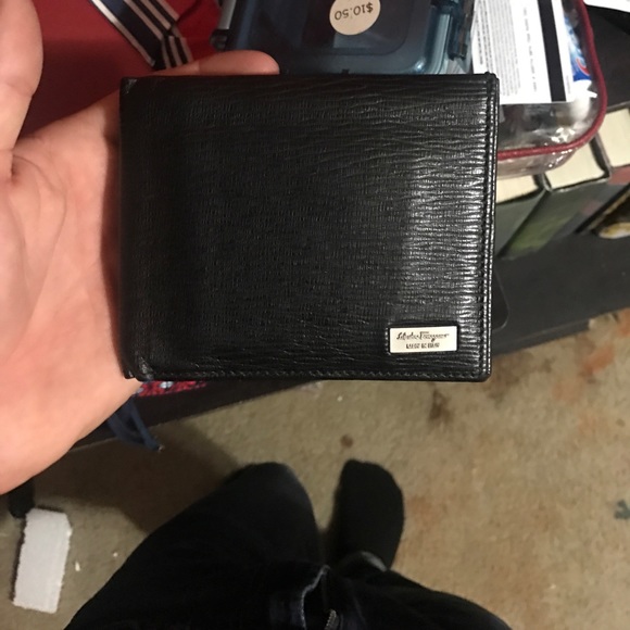 Limited addition ferragamo wallet - Picture 2 of 4
