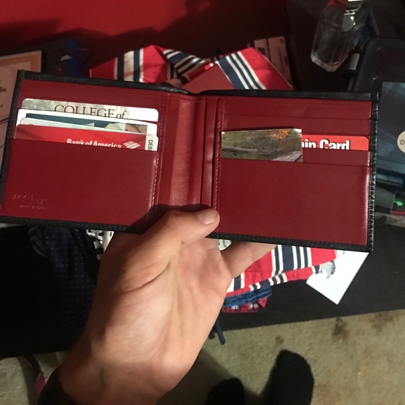 Limited addition ferragamo wallet - Picture 4 of 4