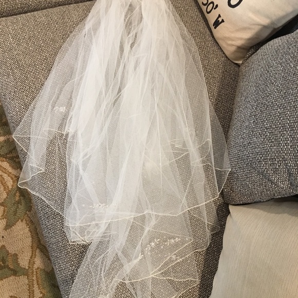 Wedding Veil - Picture 3 of 4