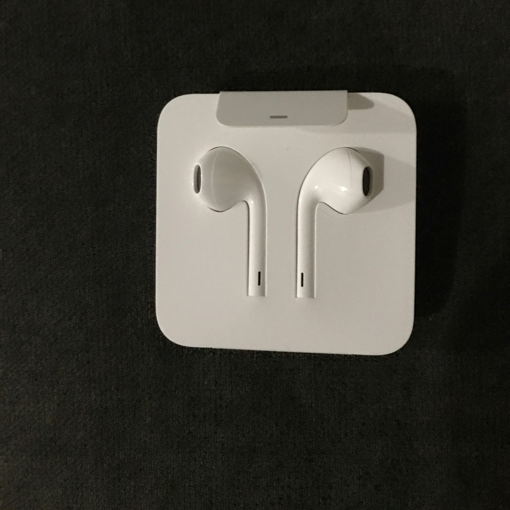 iPhone ear pods