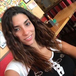 Meet your Posher, Emanuela