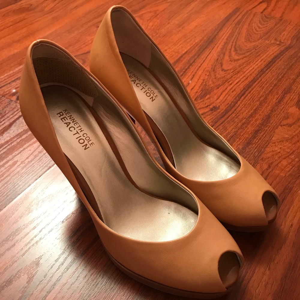 Kenneth Cole Reaction Tan Heels