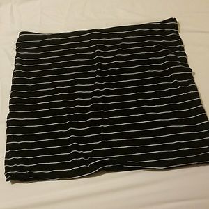 Black and white H&M mini skirt