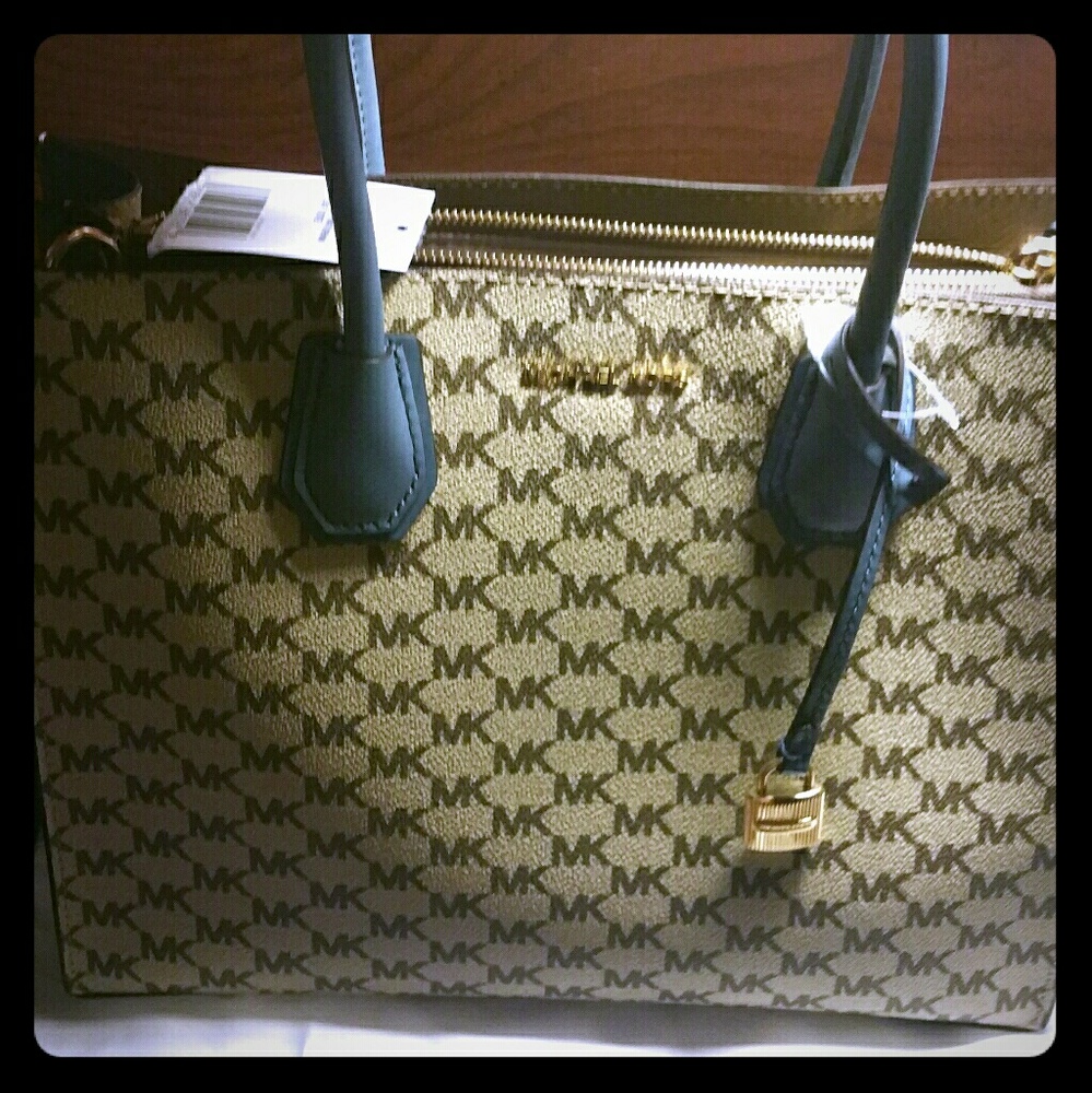 Mk Large Conv Tote - Picture 1 of 3