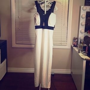 Fitted long white/blk maxi dress