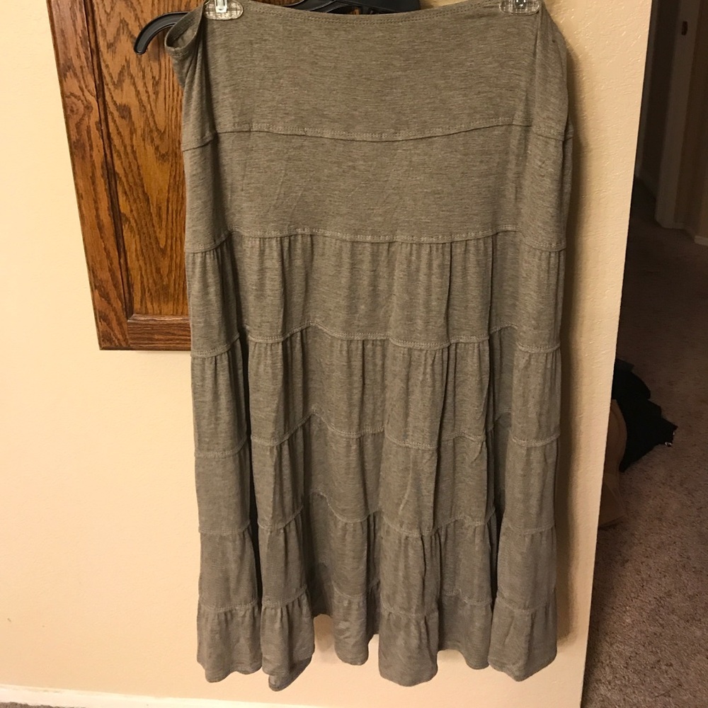 Gray full skirt.