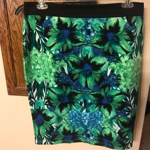 Gorgeous Hawaiian flower print Apt 9 skirt