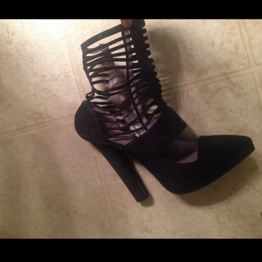 Authentic Versace pump #WornOnce Too Big