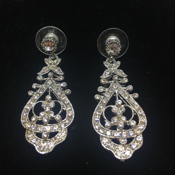 Elegance by Carbonneau earring and necklace set - Picture 3 of 5