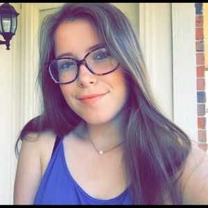 Meet your Posher, Chloe