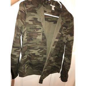 Camo button up top