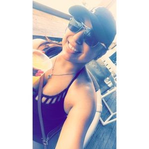 Meet your Posher, Christen