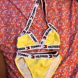 TOMMY HILFIGER SWIM SUIT🤑💛😍 (TAKING OFFERS)🚨