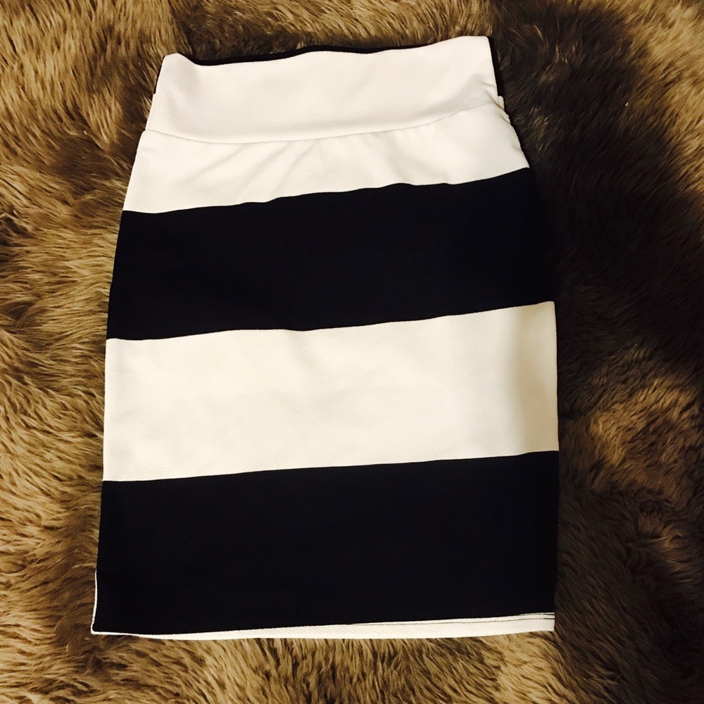 LuLaRoe Cassie skirt