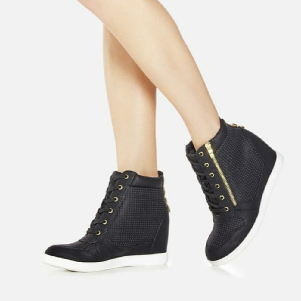 Bellen Wedge Sneaker