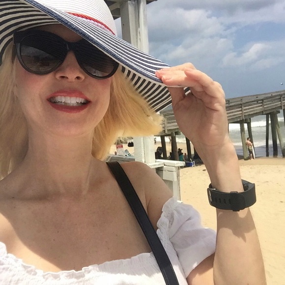 Meet your Posher, Roxanne - Picture 2 of 6