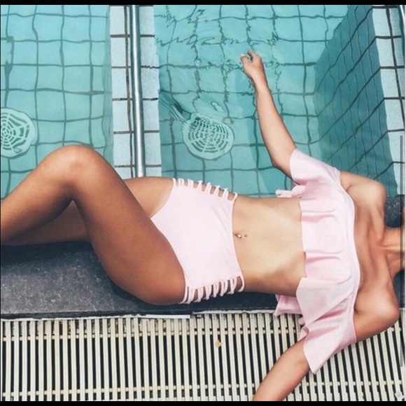 🌸 Baby Pink Off-Shoulder High Waisted Bikini 🌸 - Picture 2 of 3