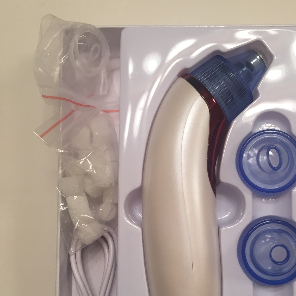 Electronic blackhead remover