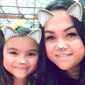 Meet your Posher, Gloria