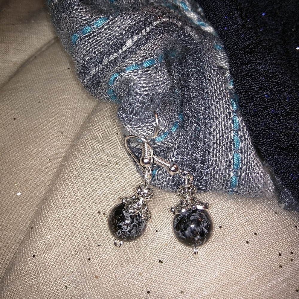 Beaded earrings with vintage look