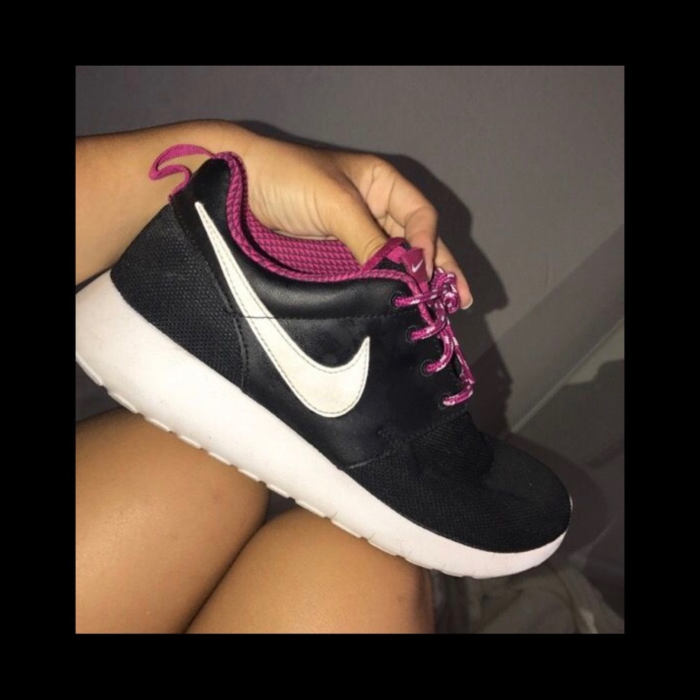 NIKE ROSCHE