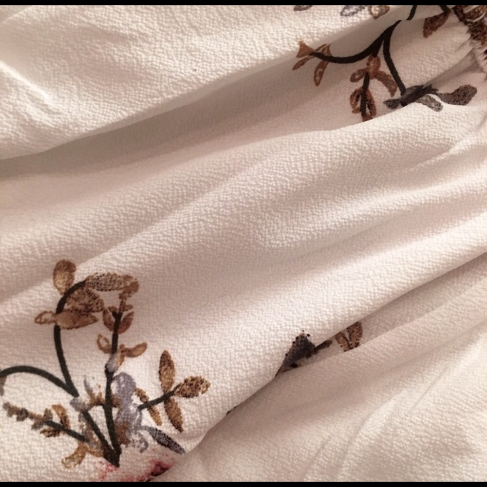 🌸"Aria" ll Floral White Chiffon Romper 🌸 - Picture 5 of 5