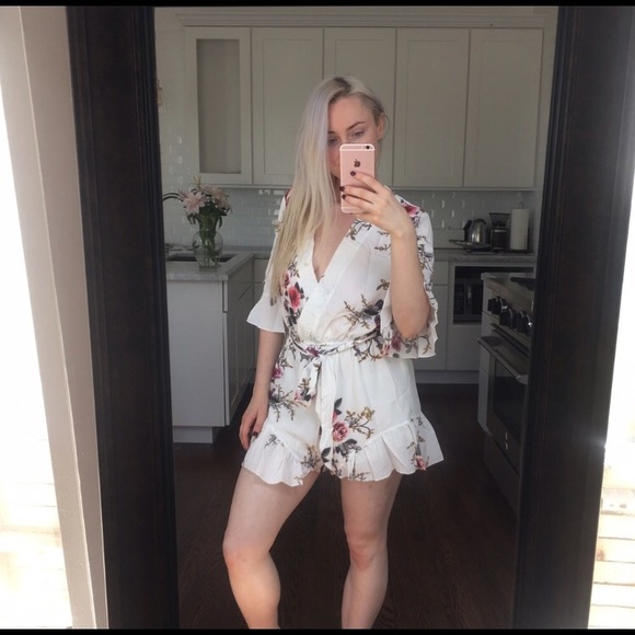 🌸"Aria" ll Floral White Chiffon Romper 🌸 - Picture 4 of 5