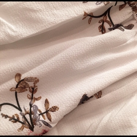 🌸"Aria" ll Floral White Chiffon Romper 🌸 - Picture 5 of 5