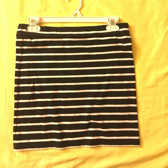 Forever 21 black and white stripped skirt - Picture 1 of 2