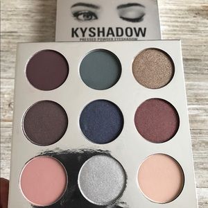kylie holiday edition eyeshadow