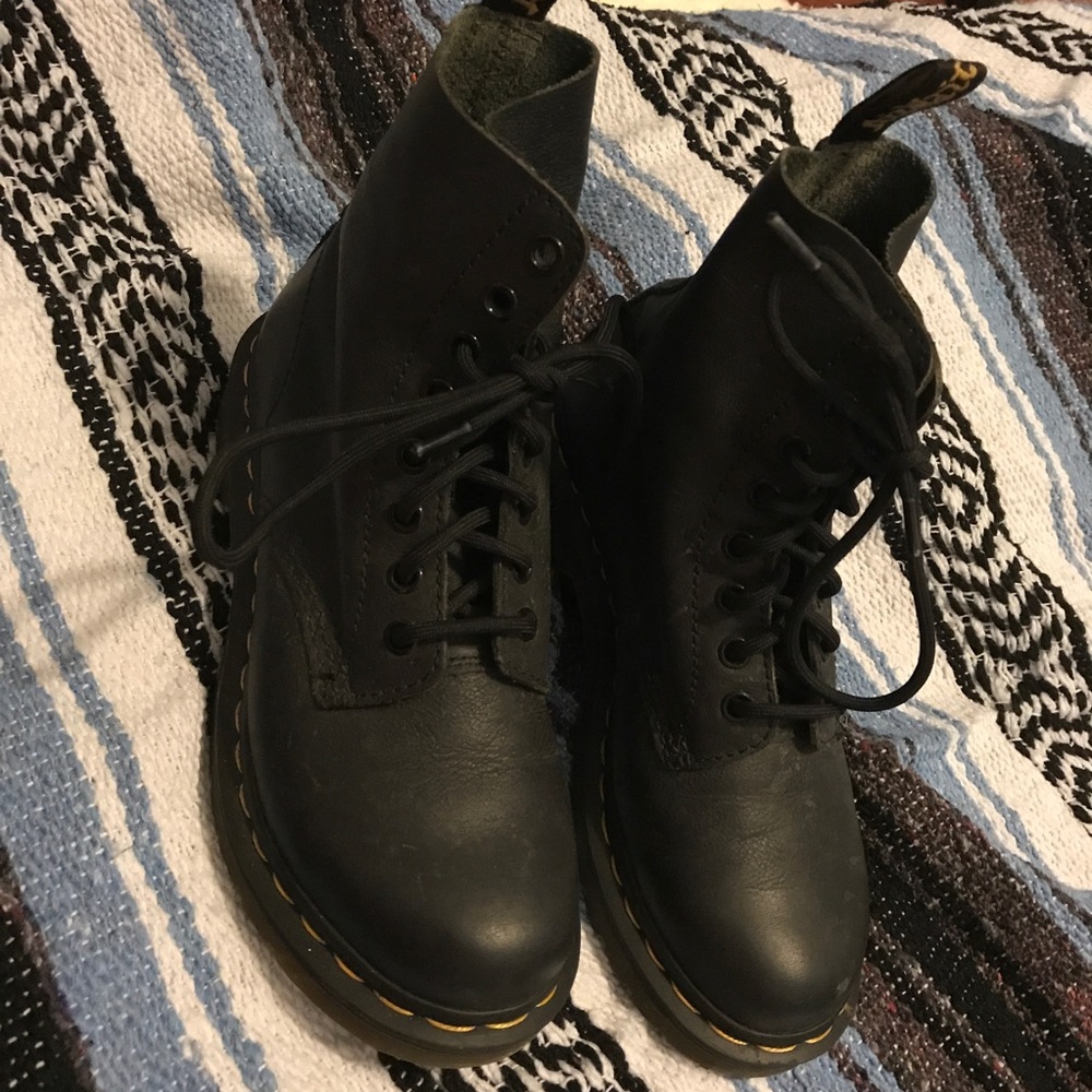 black dr martens
