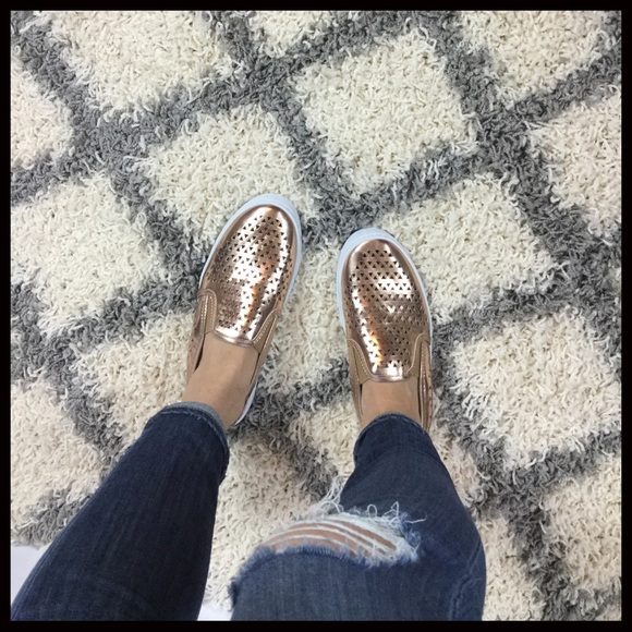 SHOE SALE🎄Rose Gold Perforated Sneaker - Picture 7 of 8