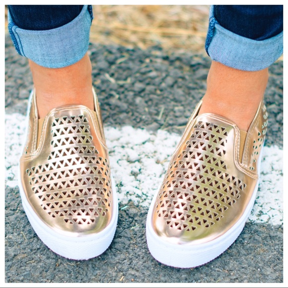 SHOE SALE🎄Rose Gold Perforated Sneaker - Picture 2 of 8