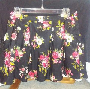 Juniors floral mini skirt