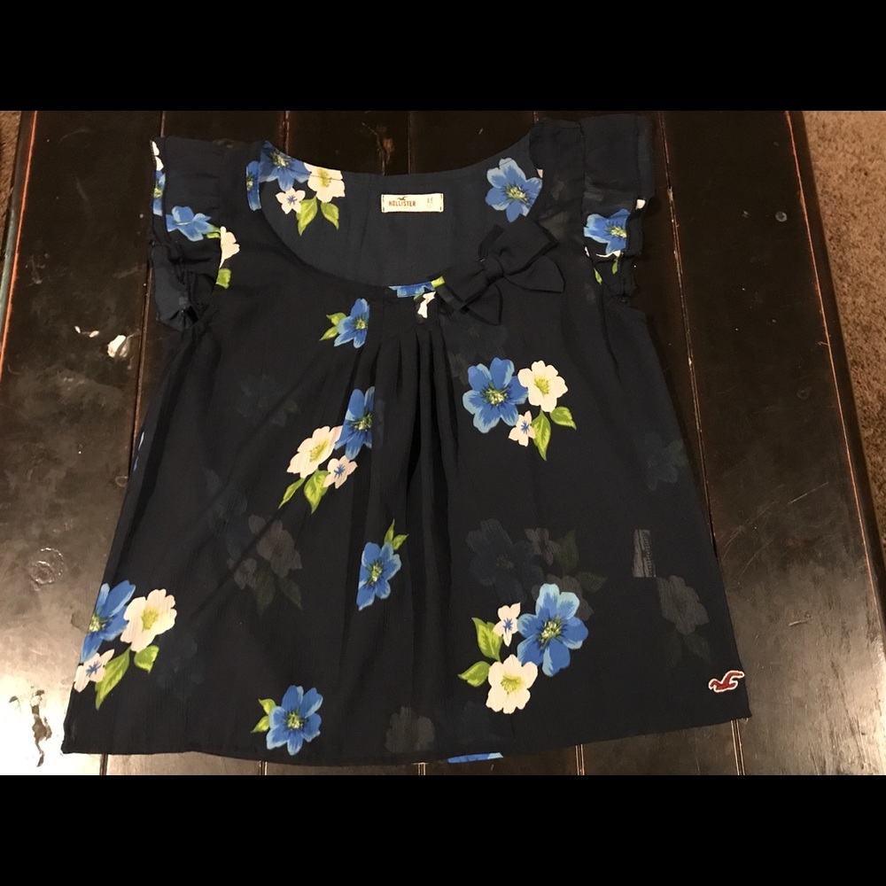 Hollister sheer floral printed top size xs