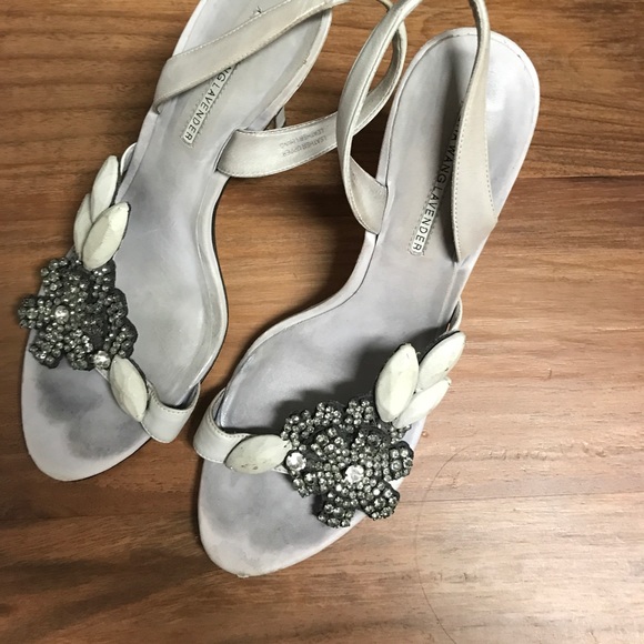 Beautiful Vera wang lavender sandal - Picture 1 of 5