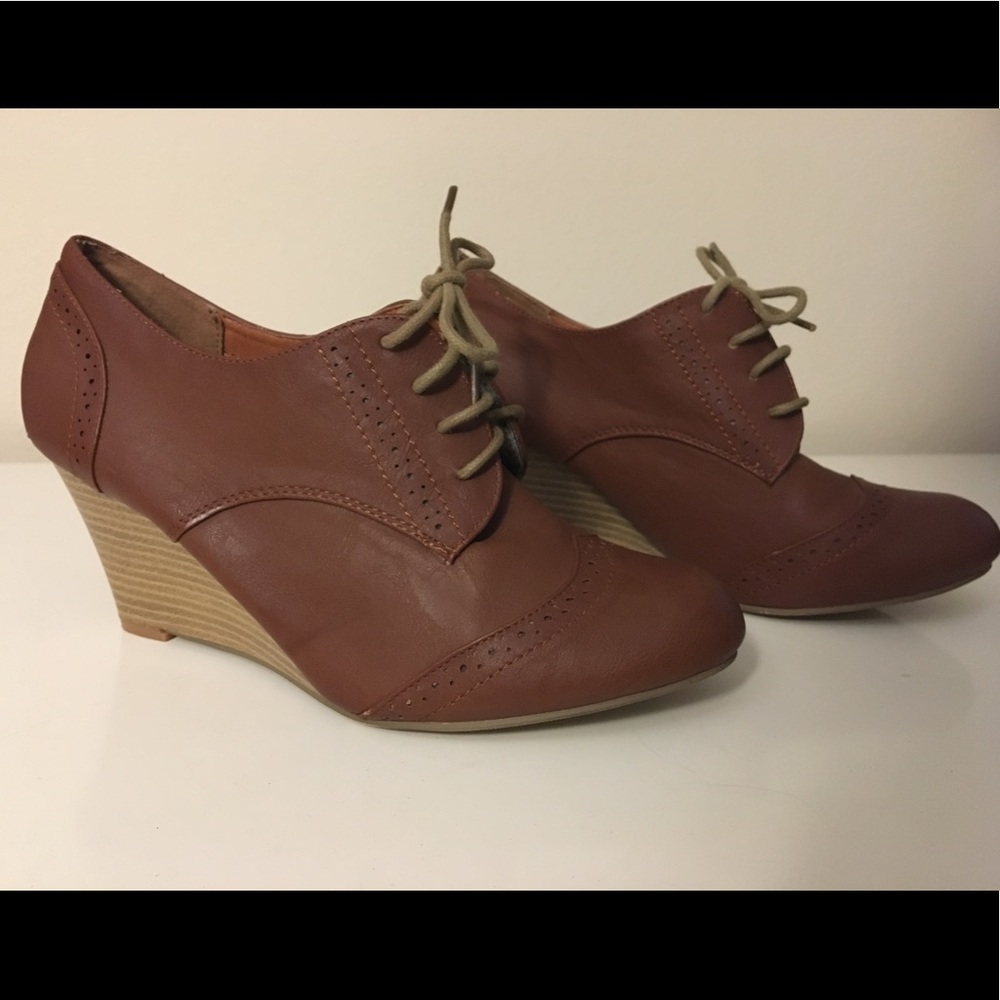 Light brown oxford wedges