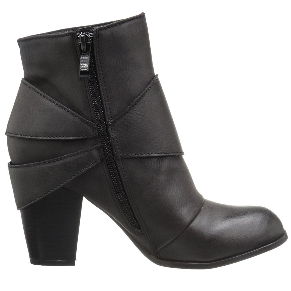 Life On The Edge Buckle Straps Bootie - Picture 2 of 6