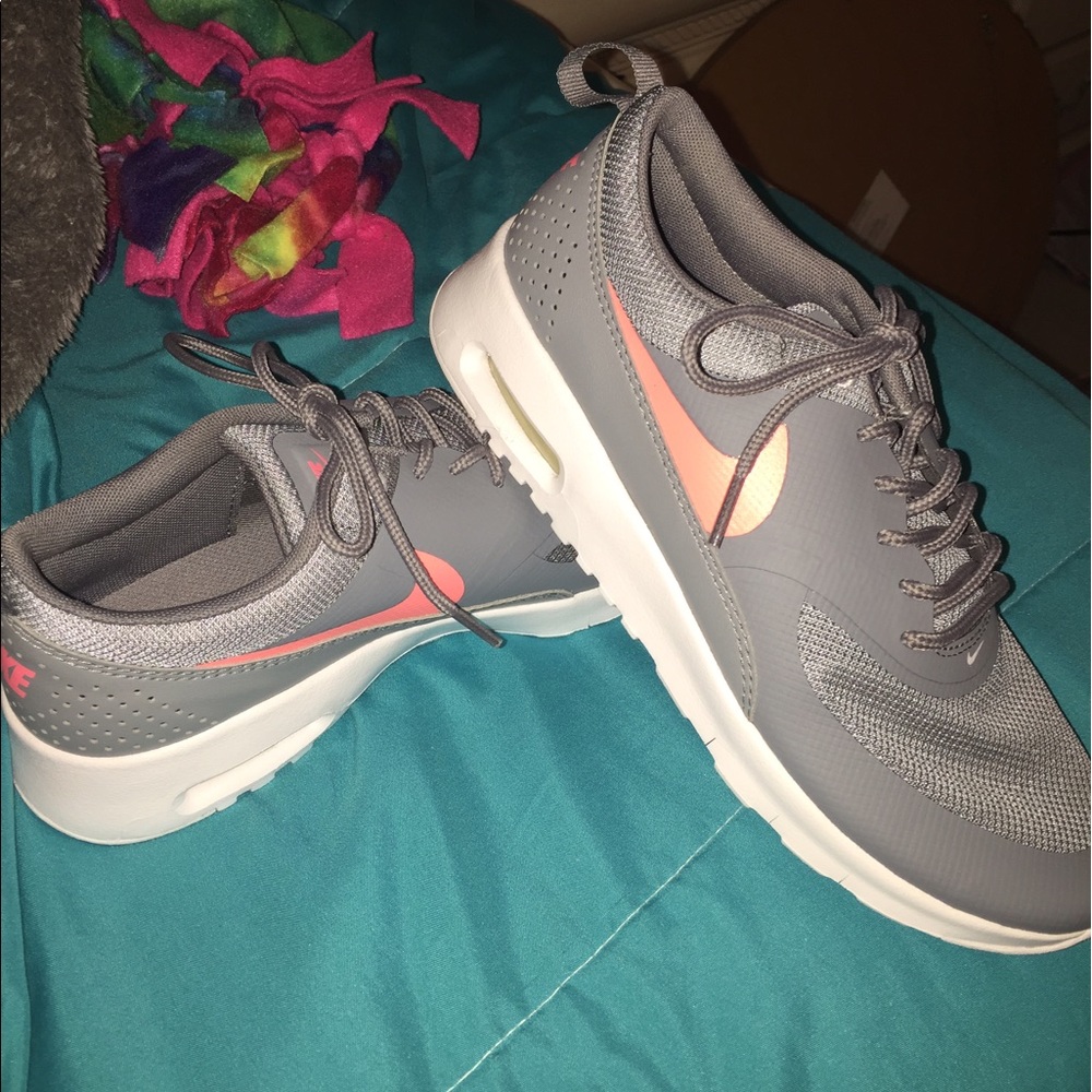 Brand new Nike air Thea tennis shoes