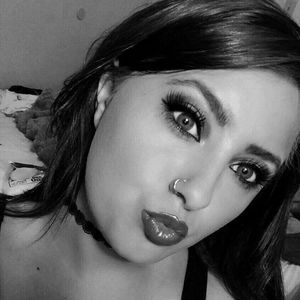 Meet your Posher, Chloe