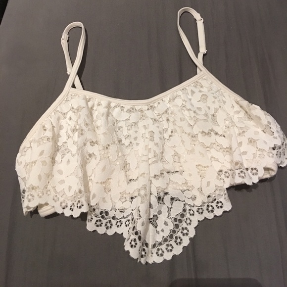 NWT VS lace flutter bralette super soft - Picture 4 of 5