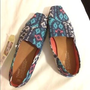 Women's tribal print toms shoes