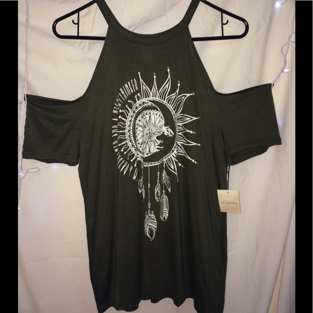 Sleeveless tank with dream catcher designs