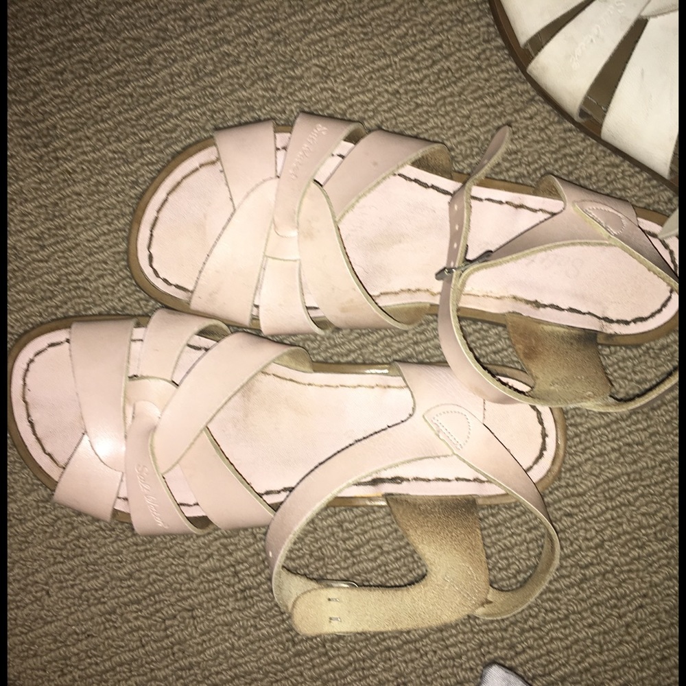 Size 6 used saltwater, I can wash them off