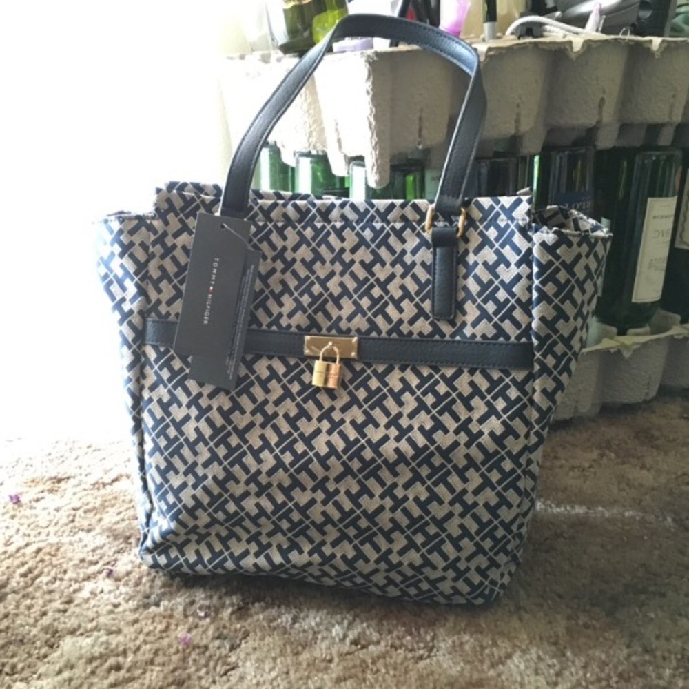Tommy Hilfiger Signature Tote