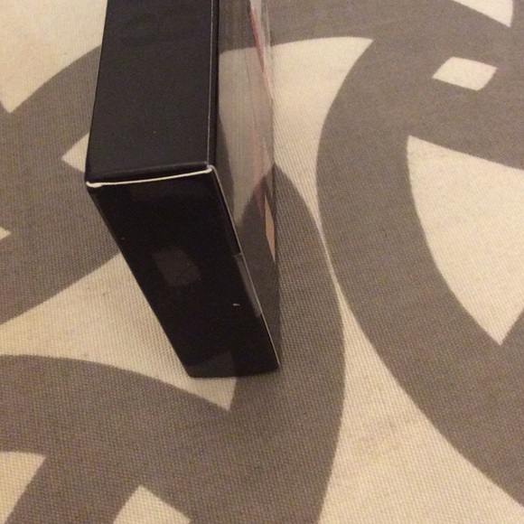 Eyeshadow Saks Fifth Avenue Palette BNIB Sealed - Picture 3 of 3