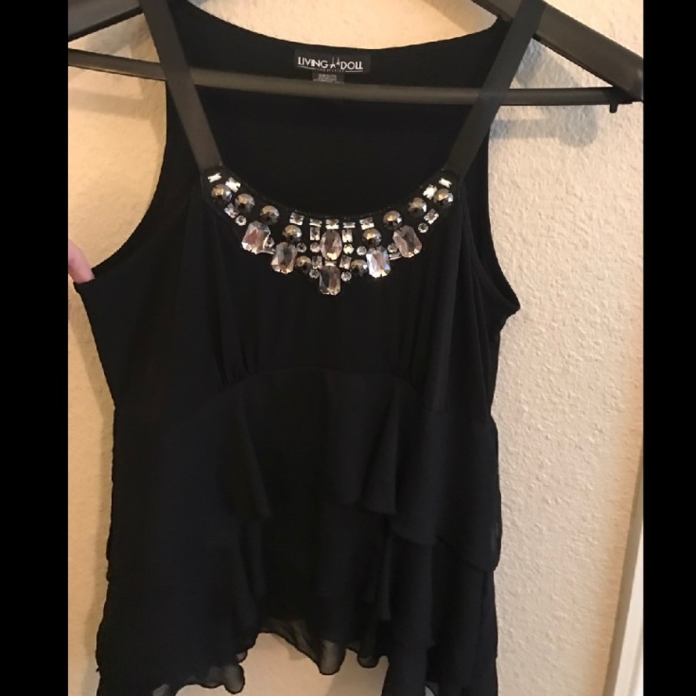 💎Black tank that flows! W/ jewels at the top! 💎